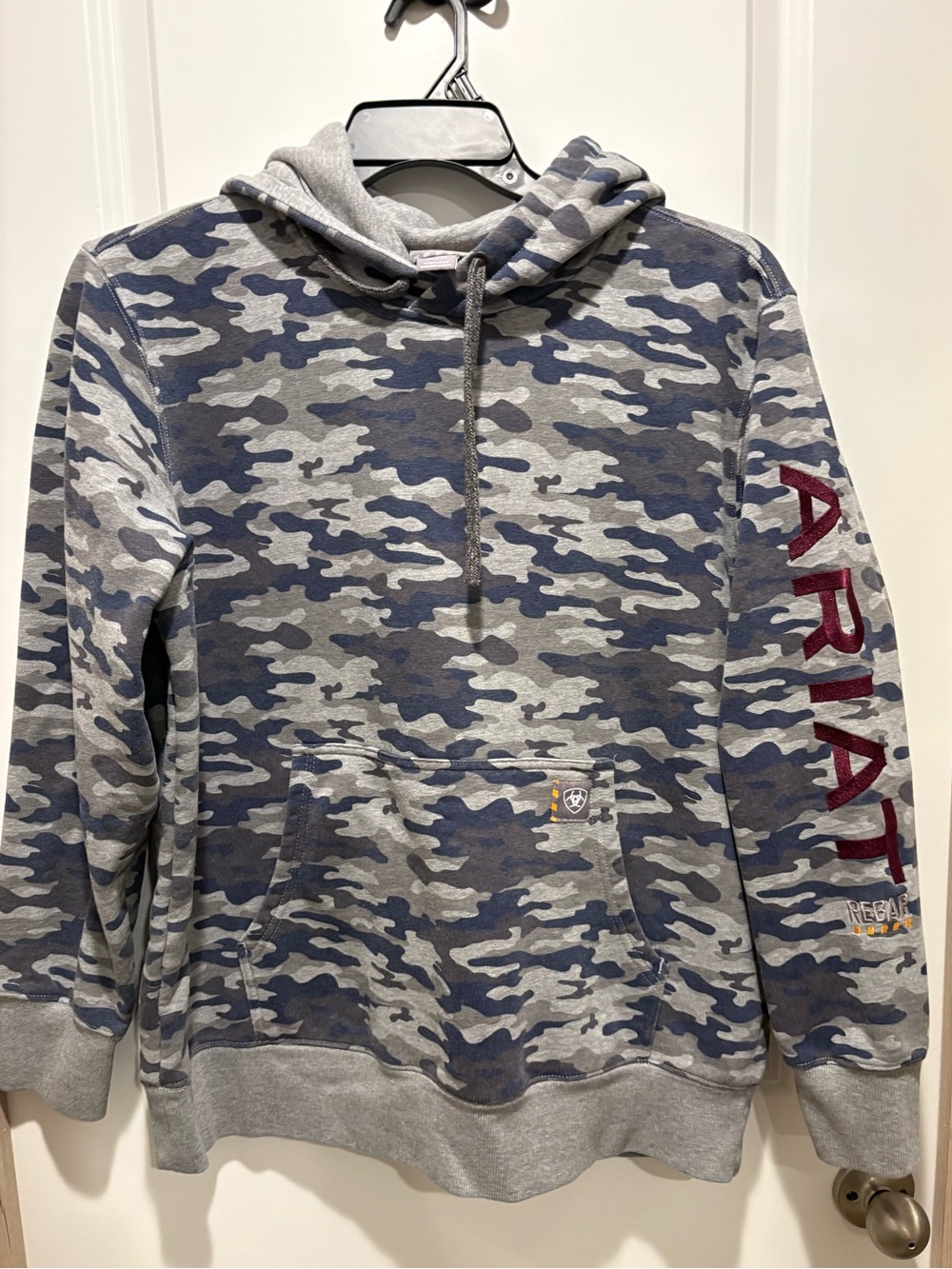 UNISEX Ariat Grey & Navy Camo Pullover Hoodie with Burgundy Sleeve Text SZ-XL